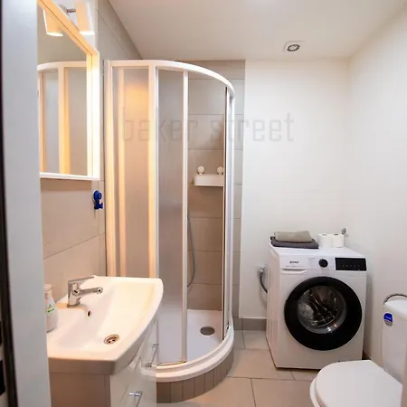 2 Close To Palmovka Lägenhet